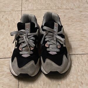 I’m selling new balances